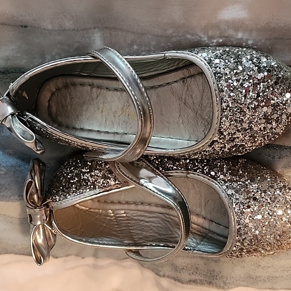 Silver sparkly shoes size 27 with velcro strap - Picture 6 of 6